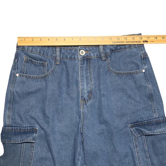 Manfinity Denim Cargo Shorts - Medium-Wash Y2K Utility Pockets - Picture 4 of 5